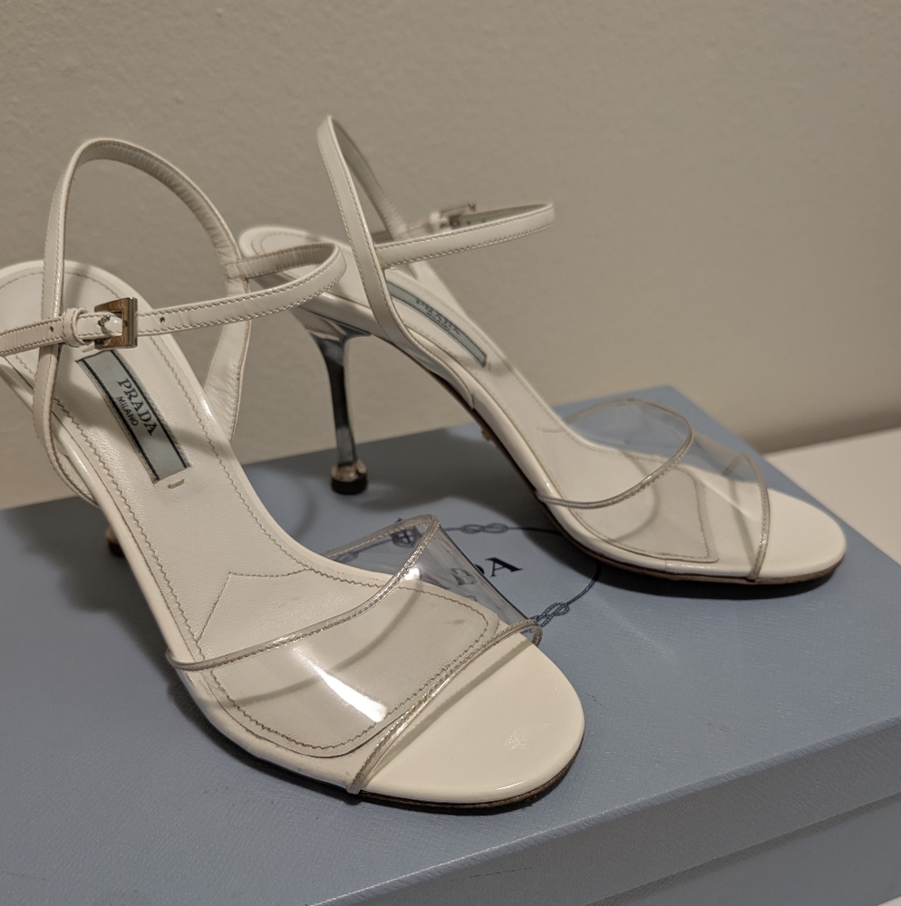 Pre-owned Prada White Leather And PVC Plexiglass Peep Toe Sandals 37